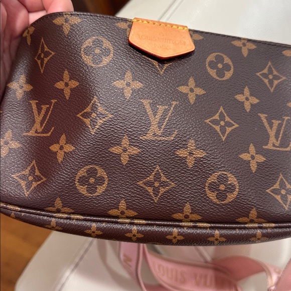 Authentic Multi Pochette Accessories with pink strap! 
In excellent condition! - Picture 16 of 17